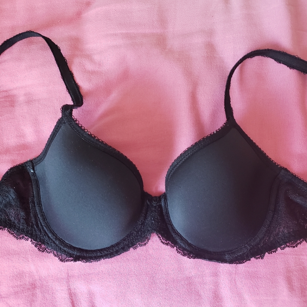 💫 2/$25💫 Wacoal Lightly Lined Bra - 32C, black
